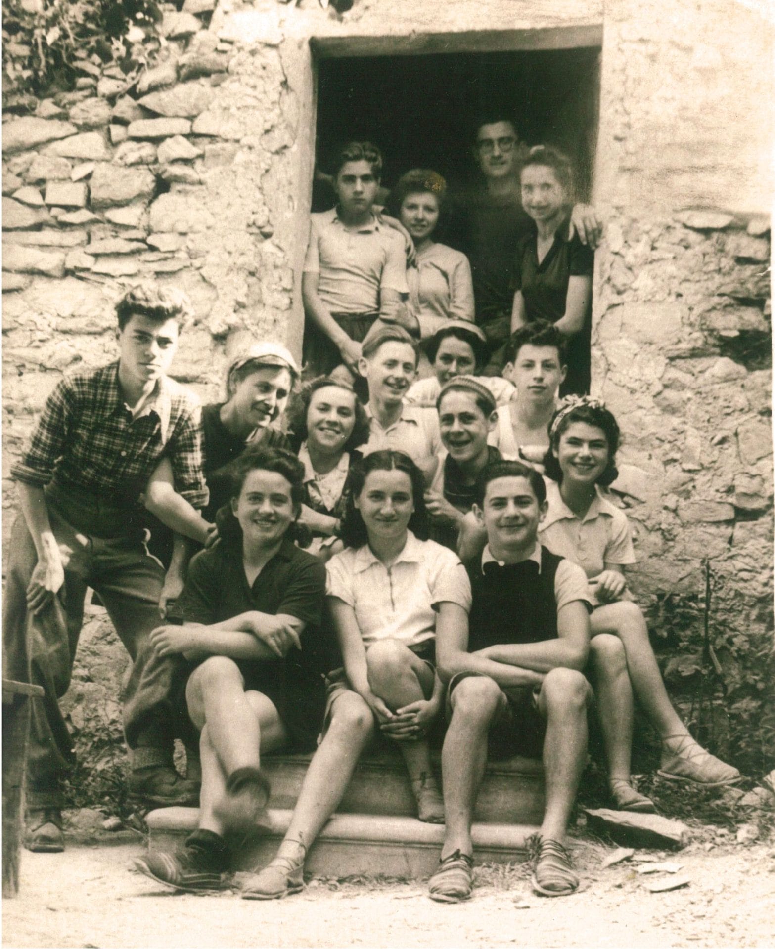 1 - Un front uni contre deux dangers communs 57 55I I0055 1 60.5 auberge de jeunesse MRJ MOI