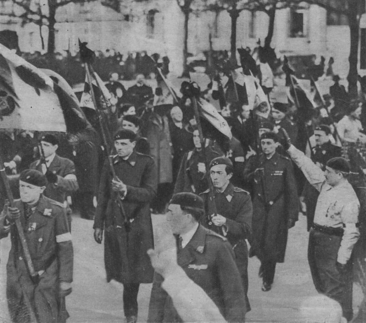 1 - Un front uni contre deux dangers communs 44 s2.pa1 .006 manifestation fasciste paris 1934 MRJ MOI