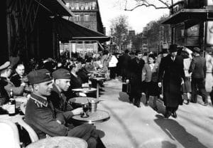 4 - Second statut des Juifs 21 s4.pa4 .016 paris rue soldats allemands min MRJ MOI