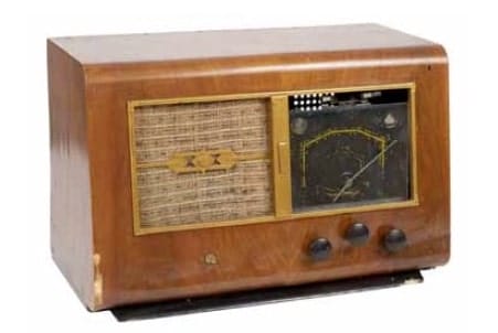 3 - Manifestations anti-hitlériennes et répression 33 s5.pa3 .003 poste radio MRJ MOI