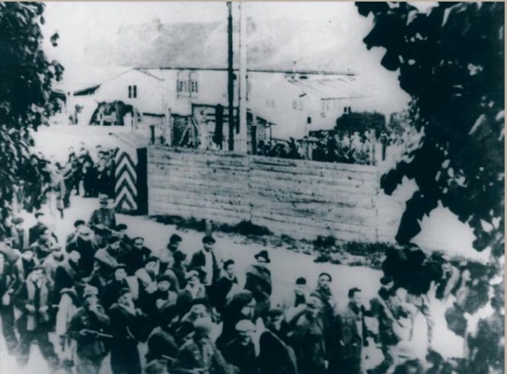 1 - La « solution finale » selon les nazis 44 s8.pa1 .016 depart fronstalag122 gare compiegne min MRJ MOI