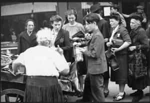 3 - L'appel de « Solidarité » – la Rafle du Vel’d’Hiv 7 s8.pa3 .006 etoile femmes rue 1942 min MRJ MOI